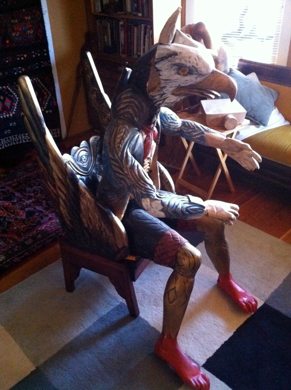 datura w wing throne